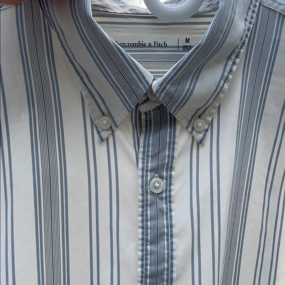 Abercrombie & Fitch Men's Blue and White Striped Shirt - Picture 8 of 8